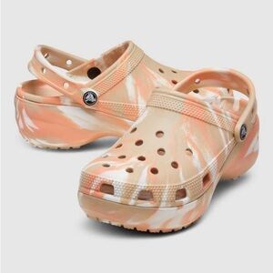 Crocs Platform Marbled Swirl Slip On Comfort Clogs in Pastel Peach & Tan Size 6